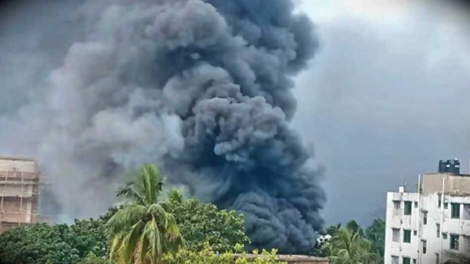 চট্টগ্রামে টায়ার কারখানায় আগুন