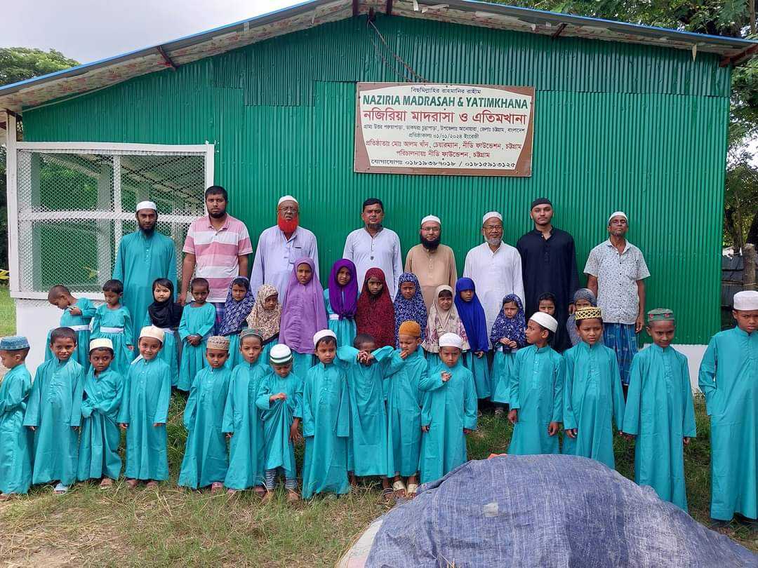 আনোয়ারায় নজিরিয়া মাদরাসার শিক্ষার্থীদের মাঝে ইউনিফর্ম বিতরণ ও কুরআনের পাঠদান অনুষ্ঠিত