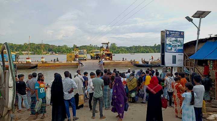 কর্ণফুলী নদীর চন্দ্রঘোনা-রাইখালী নৌ রুটে ৫ দিন বন্ধ থাকিবে ফেরি চলাচল।