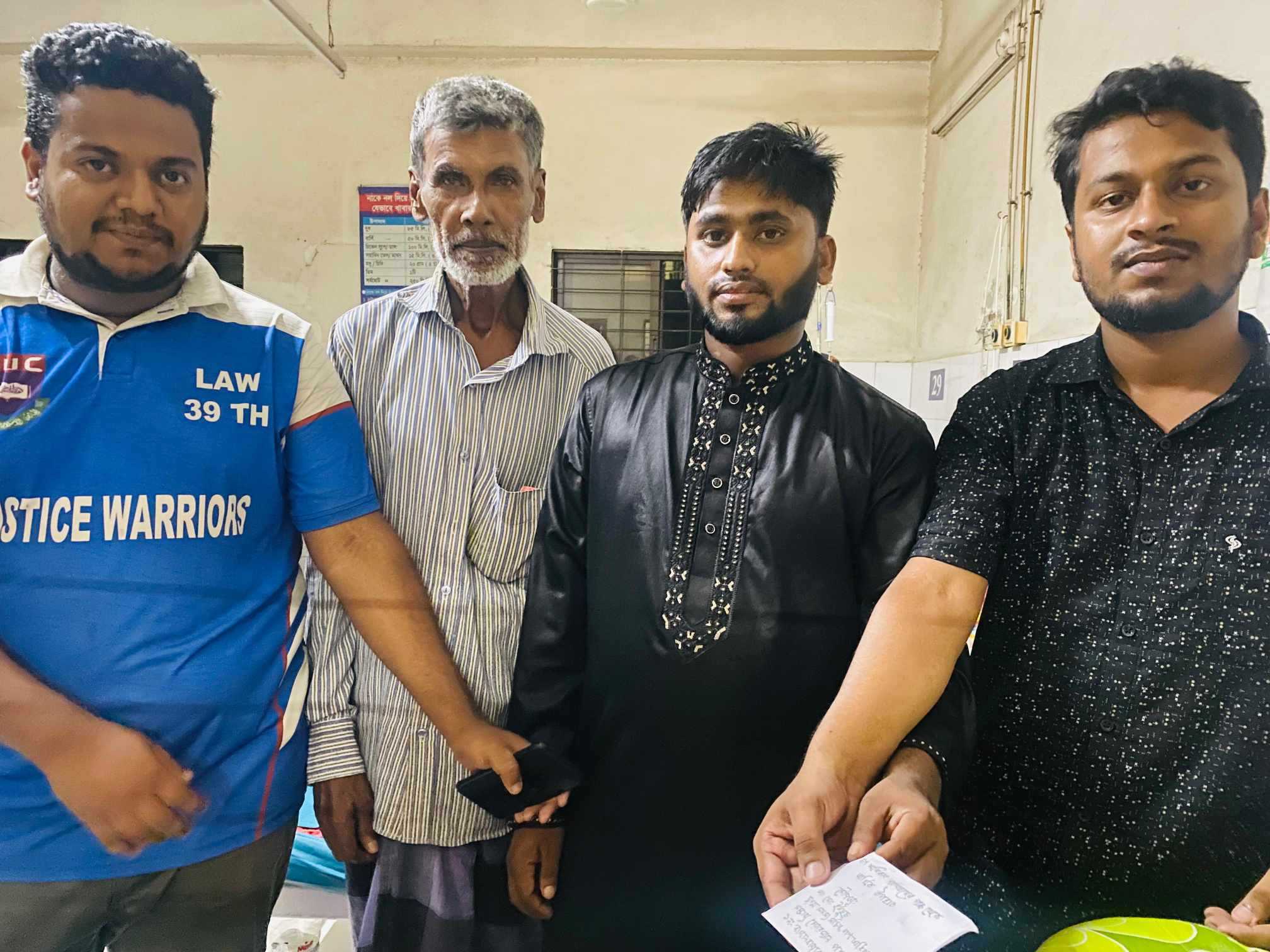 বাগানবাজারের মুমূর্ষু রেগীর পাশে গণঅধিকার পরিষদ এর সম্ভাব্য চেয়ারম্যান প্রার্থী ডাঃ ইউসুফ