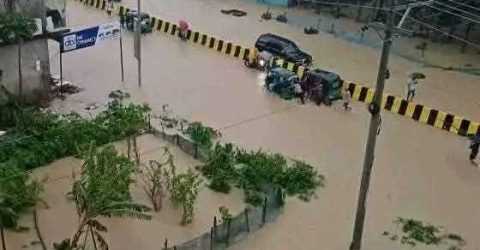বড়লেখায় টানা বৃষ্টিতে জলাবদ্ধতা, ডিমাইয়ে টিলা ধস-কন্ট্রোল রুম চালু করেছে প্রশাসন