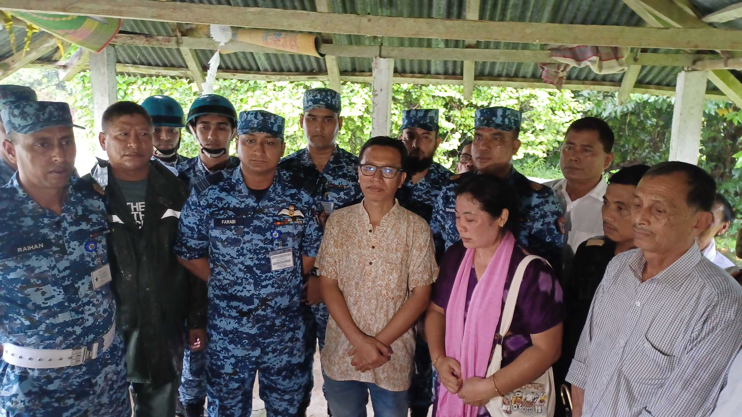 মাইলস্টোনে দুর্ঘটনায় নিহত রাঙামাটির উক্যছাইং এর সমাধিতে বিমান বাহিনীর শ্রদ্ধা
